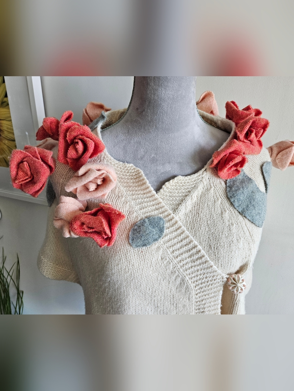 ANTHRO 3-D Roses Poncho - Picture 2 of 16